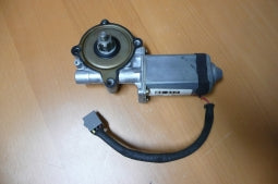 Window lifter motor, left, front and rear (11105)